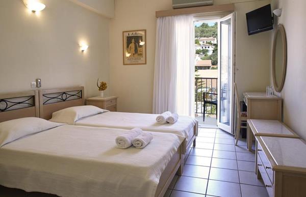 Mentor hotel - pogled na ležajeve.jpg