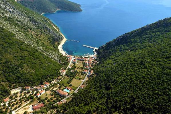 Nostos Hotel - pogled na mesto iz vazduha.jpg