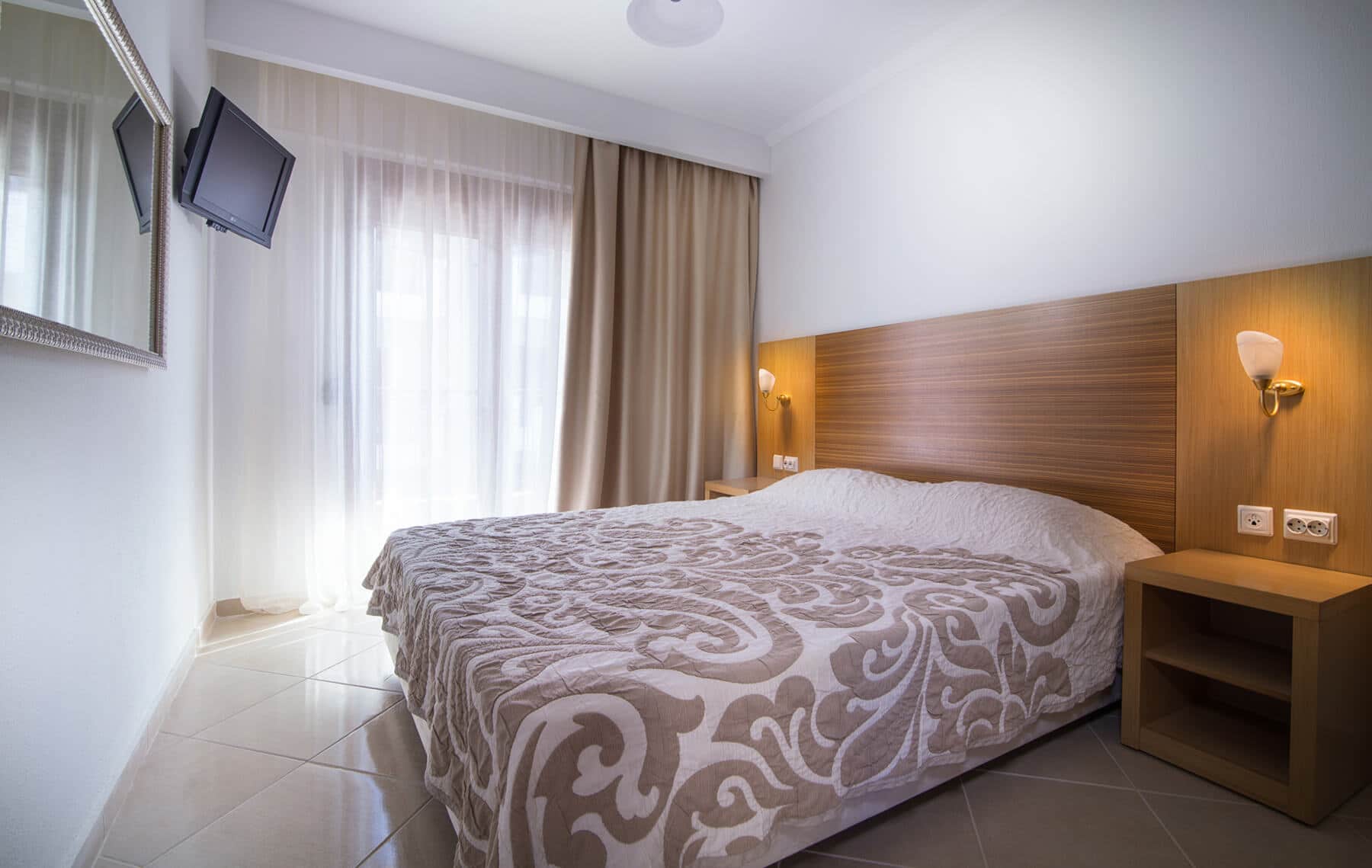 Hotel Apanemia one bedroom apartment 3.jpg