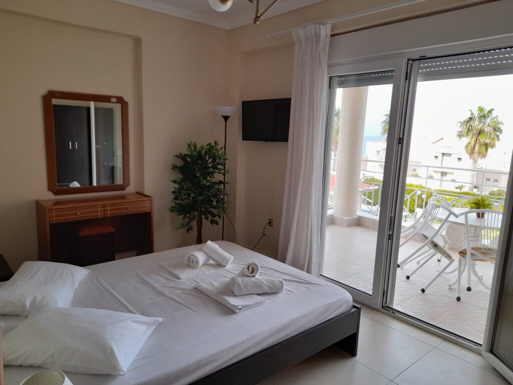 Hotel-Golden-Residence-Resort-Porodicni-apartman-pogled-more.jpg