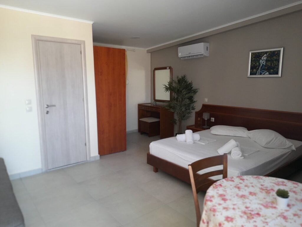 Hotel-Golden-Residence-Resort-Studio-pogled-basta.jpg