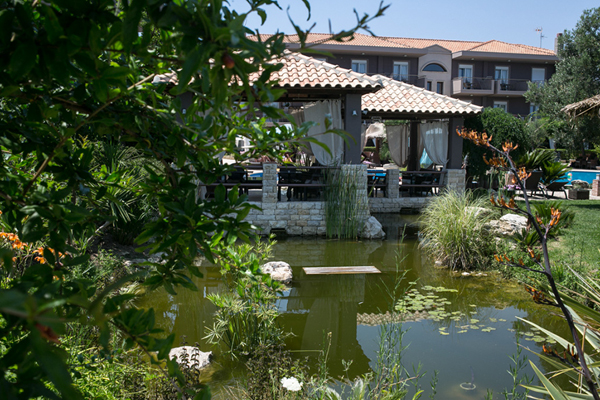 Achtis Hotel - izgled hotela spolja.jpg