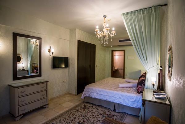 Achtis Hotel - pogled na sobu.jpg