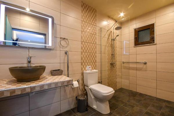 Avra Hotel - kupatilo.jpg