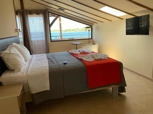 Avra Hotel - pogled na more iz sobe u potkrovlju.jpg