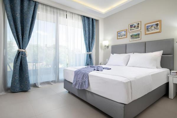 Light Blue Luxury - francuski ležaj iz drugog ugla.jpg