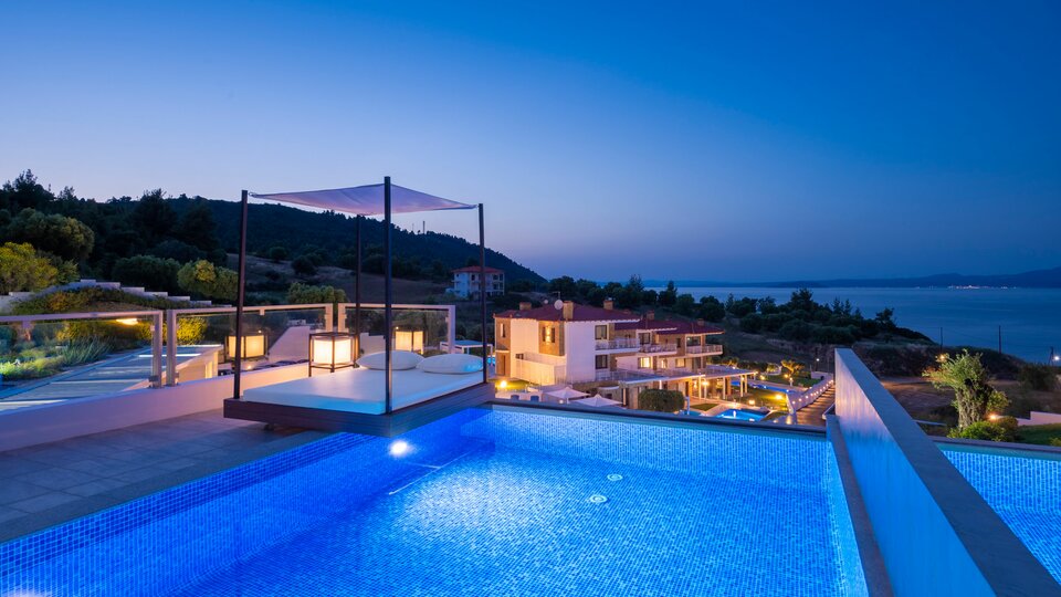 Villa D_oro - bazen iz drugog ugla.jpg