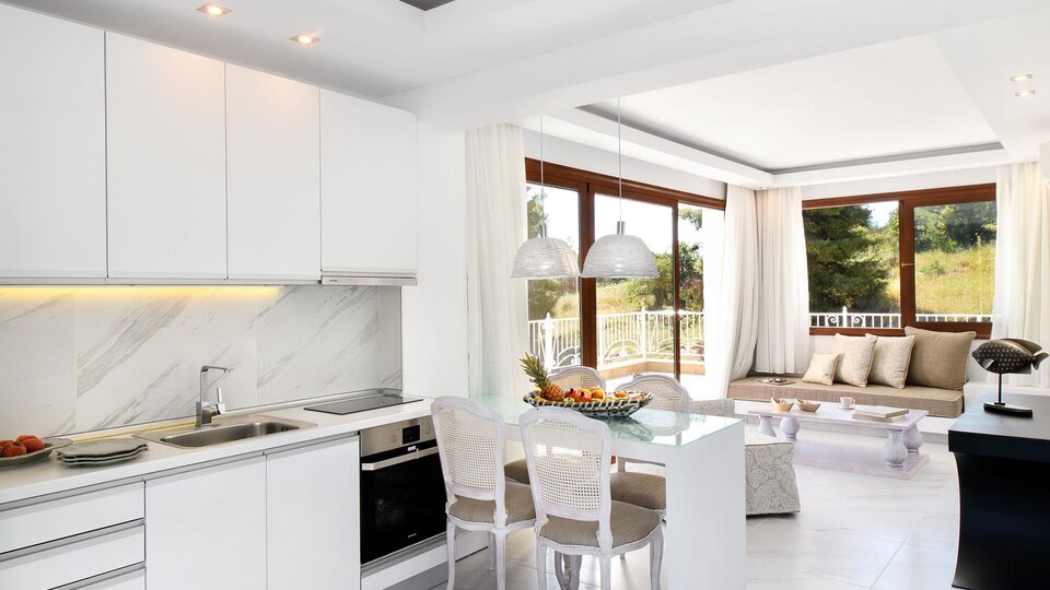 Villa D_oro - pogled na kuhinju.jpg