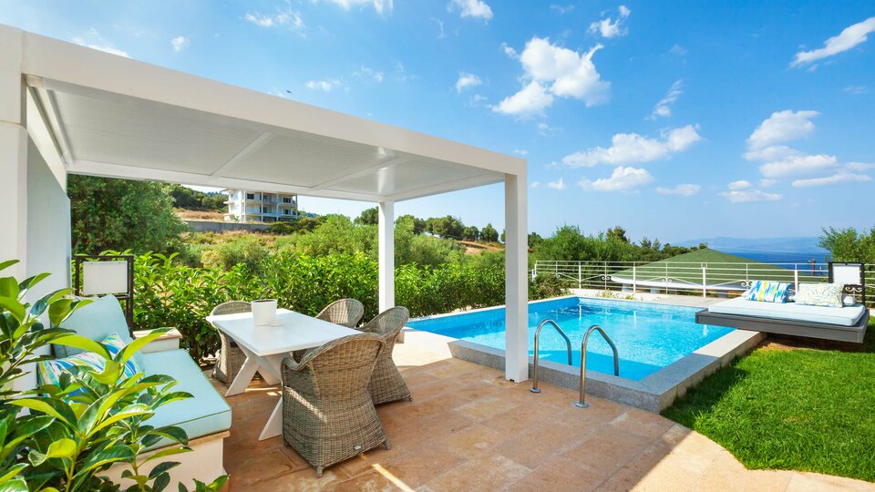 Villa D_oro - pogled na privatan bazen.jpg