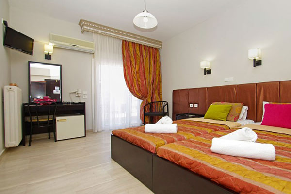 Olympus Hotel - ležajevi iz drugog ugla.jpg