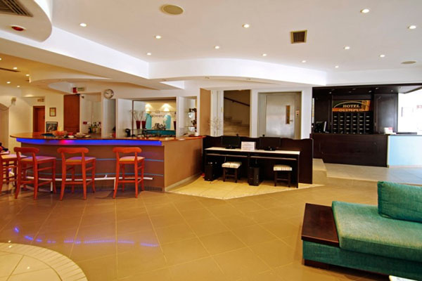 Olympus Hotel - lobi.jpg