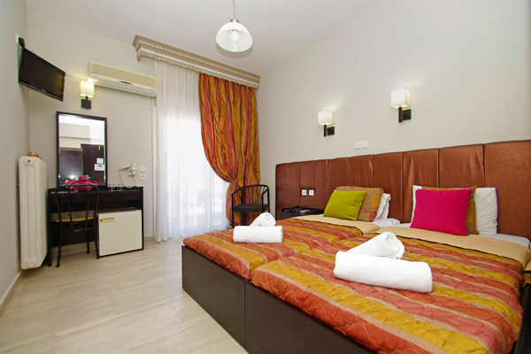 Olympus Hotel - pogled na ležejeve.jpg