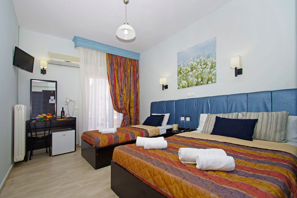 Olympus Hotel - soba iz drugog ugla.jpg