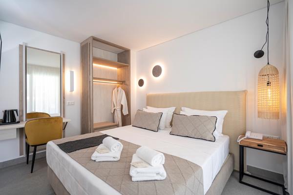 Mirablue Luxury Residences - još jeda pogled na francuski ležaj.jpg
