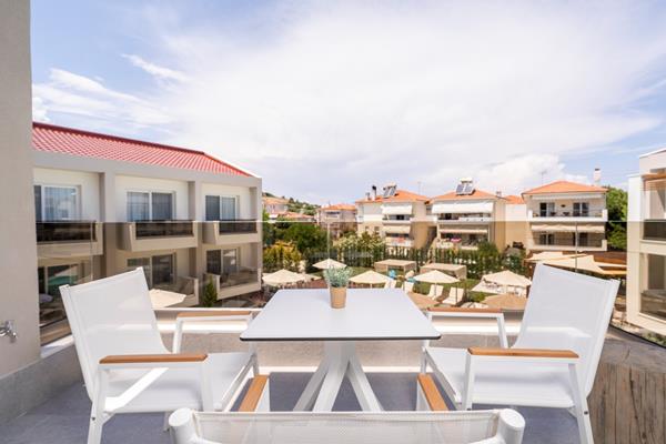 Mirablue Luxury Residences - pogled sa opremljenog balkona.jpg