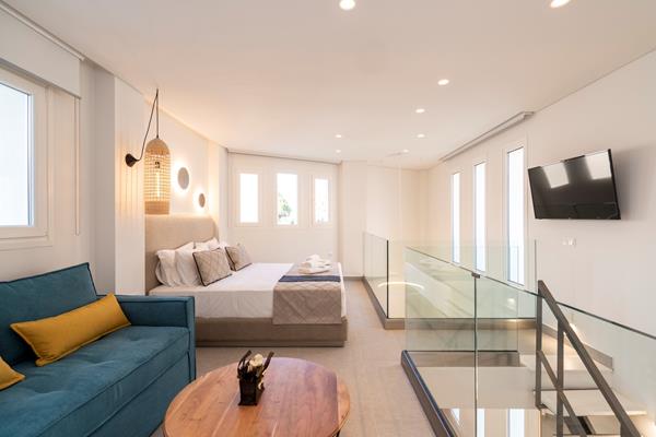 Mirablue Luxury Residences - prostor za spavanje i sedenje.jpg