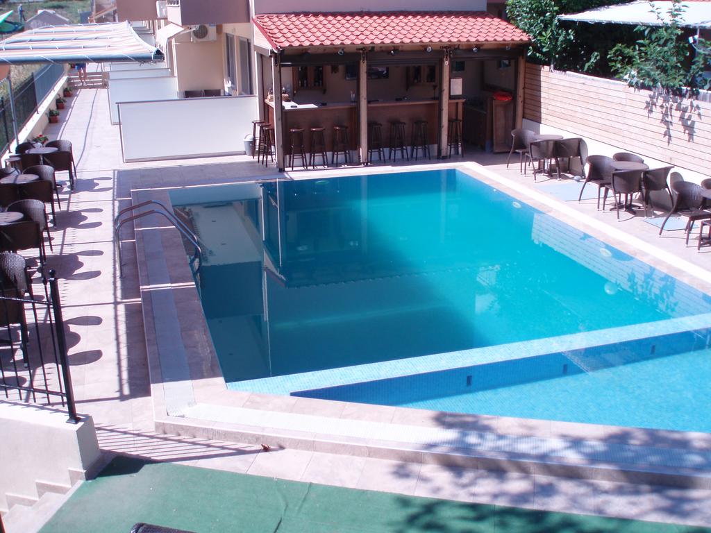 Apartments 4-You bar.jpg