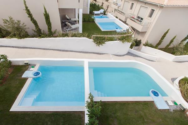 Crystal Waters - pogled na privatne bazene.jpg