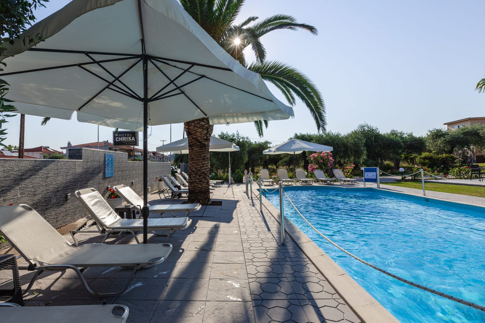 Chrisa Hotel-Oblast oko bazena.jpg