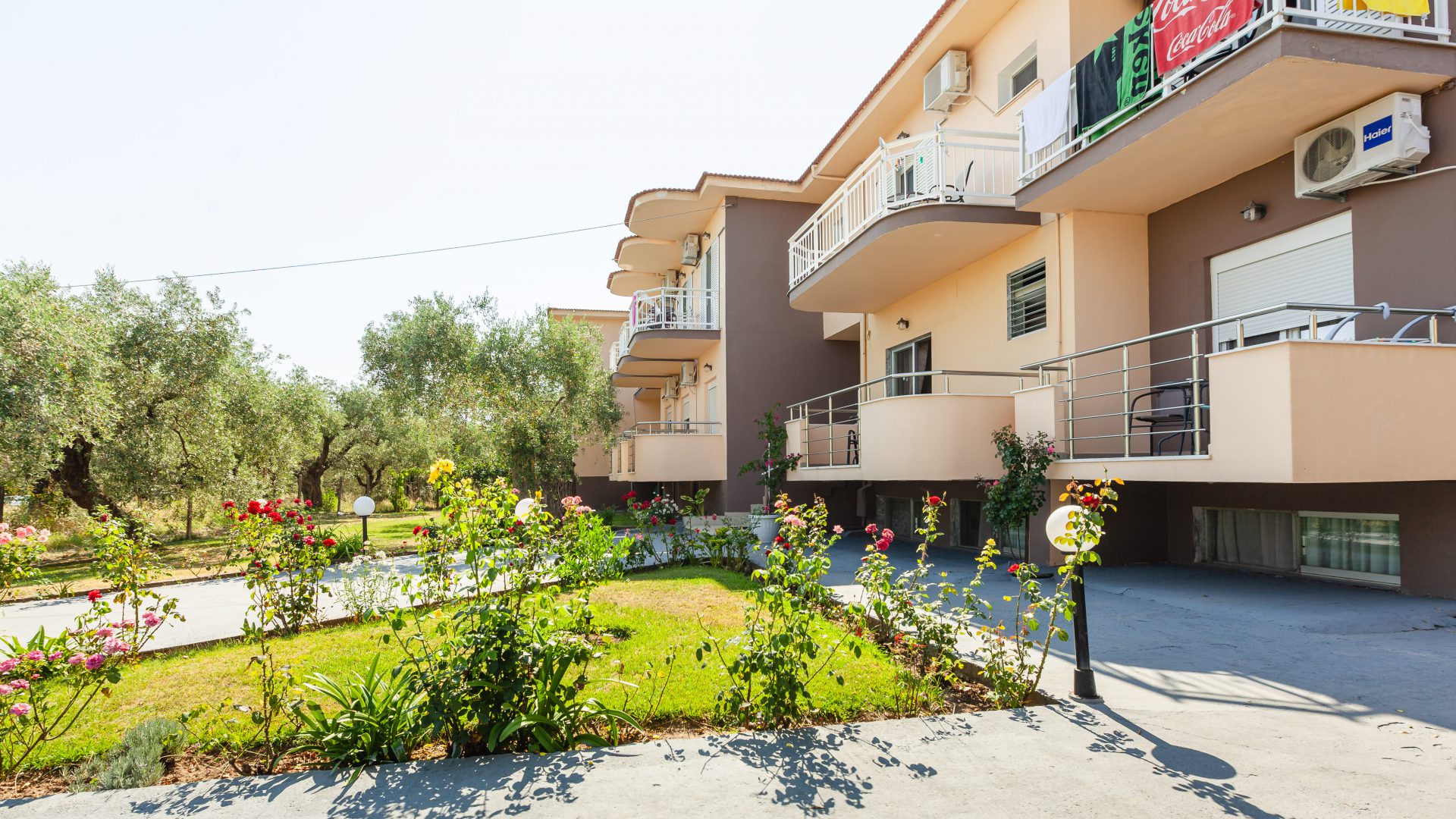Chrisa Hotel-Zgrada hotela.jpg