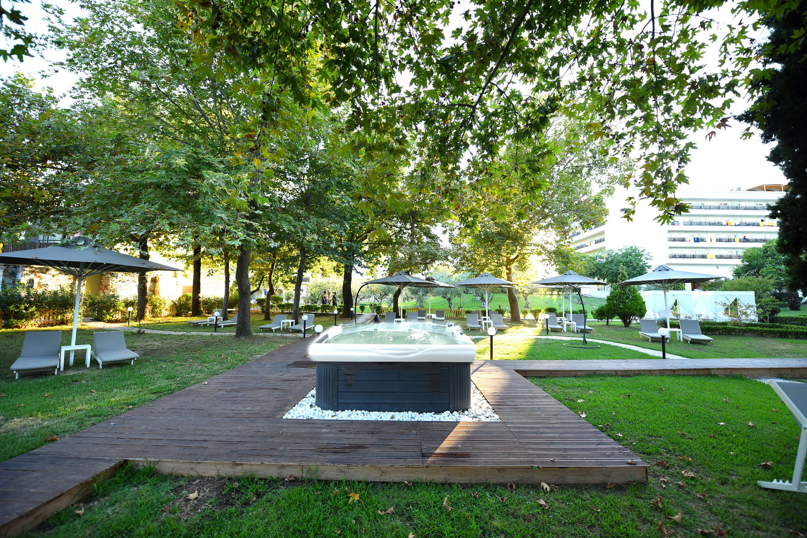 Hotel Olympian Bay-Spoljni djakuzi.jpg