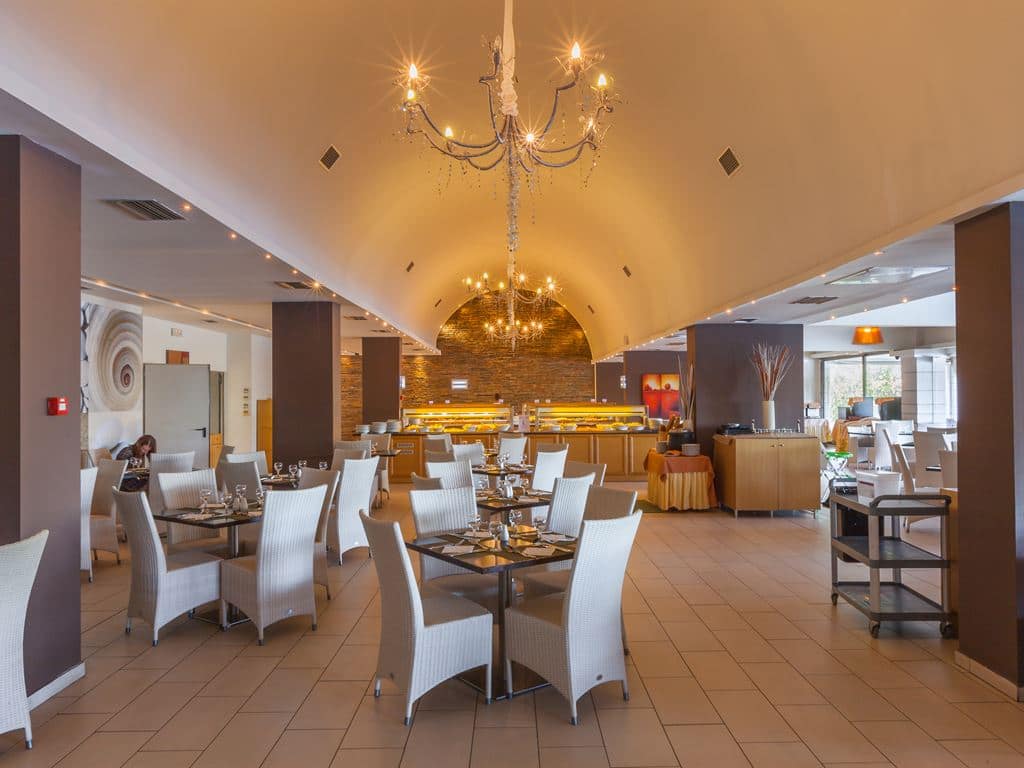 Olympian Bay Hotel-Restoran.jpg