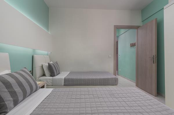Ouzas Hotel Apartments - ležajevi u sobi.jpg