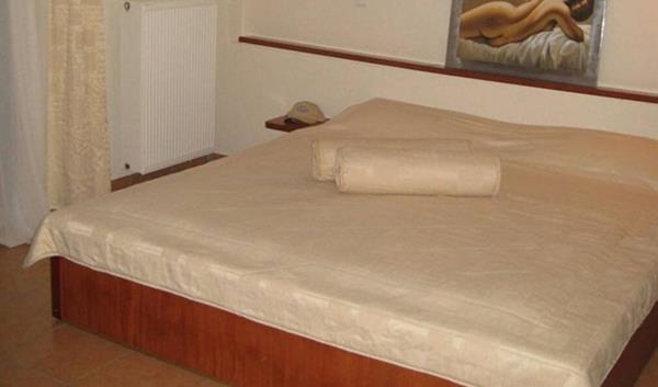 Calypso Siviri - francuski ležaj iz drugog ugla.jpg