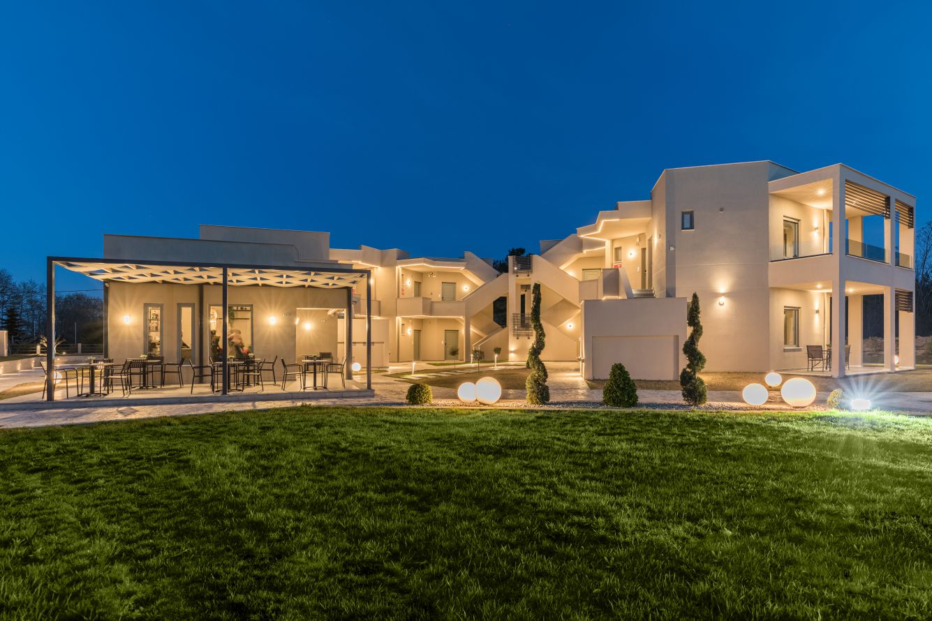 Olympus Pantheon Hotel-Nocni izgled.jpg
