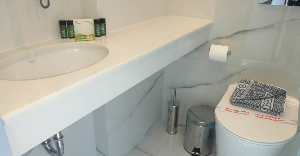 Apartments 4-you family bathroom.jpg