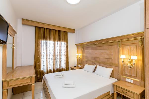 Greek Pride Beach Villa - francuski ležaj.jpg