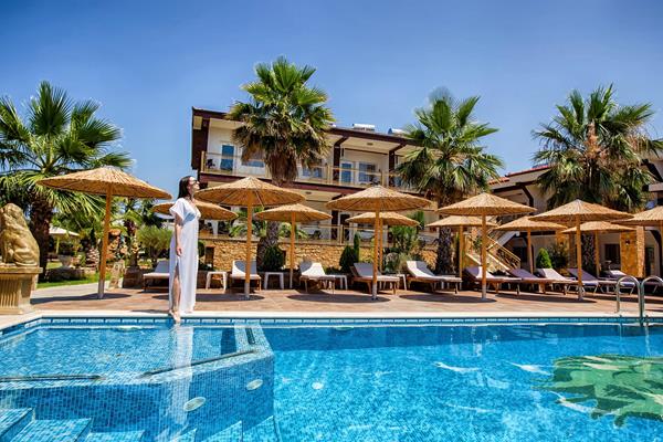 Greek Pride Hotel _ Apartments - bazen.jpg