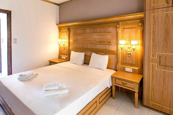 Greek Pride Hotel _ Apartments - francuski ležaj.jpg