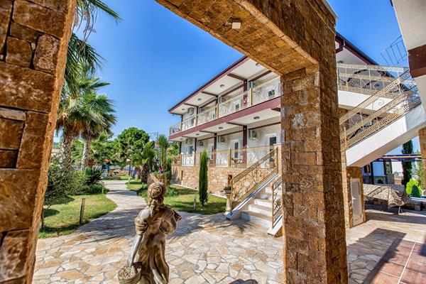 Greek Pride Hotel _ Apartments - izgled spolja.jpg