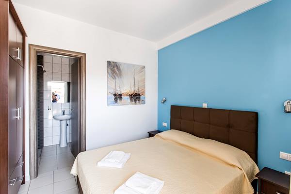 Greek Pride Hotel _ Apartments - soba iz drugog ugla.jpg