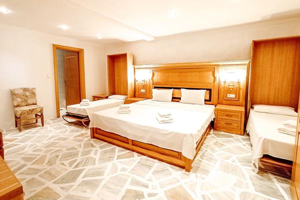 Greek Pride Seafront hotel - pogled na ležajeve.jpg