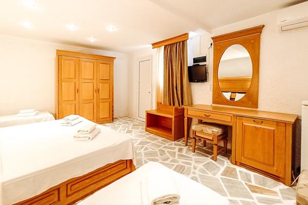 Greek Pride Seafront hotel - soba iz drugog ugla.jpg
