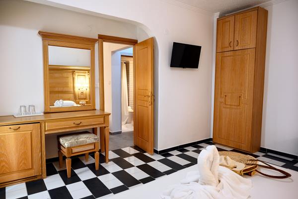 Greek Pride Seafront hotel - soba.jpg
