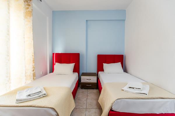 Greek Pride Villa Ellada - ležajevi i z drugog ugla.jpg