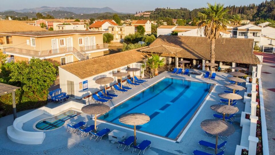 SunGate hotel - bazen.jpg