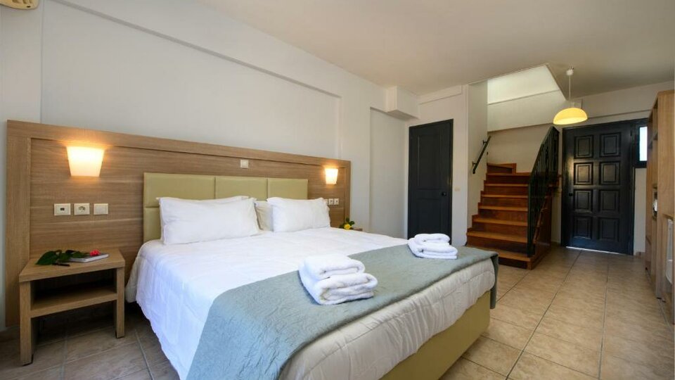SunGate hotel - francuski ležaj drugi ugao.jpg