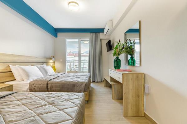 Hotelo Sunshine Apartments - pogled na ležajeve u sobi.jpg