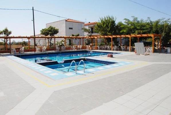 Aphrodite Hotel - bazen sa delom za decu.jpg