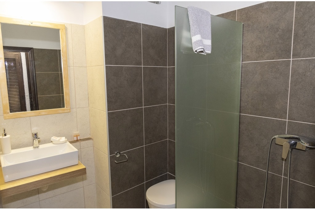 Hotel Apollo bathroom.jpg