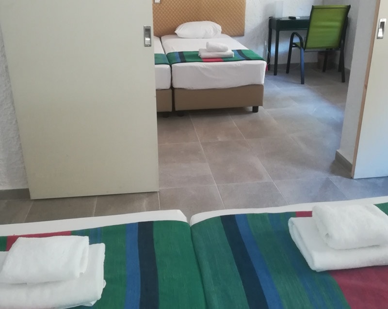 Hotel Apollo family room economy.jpg