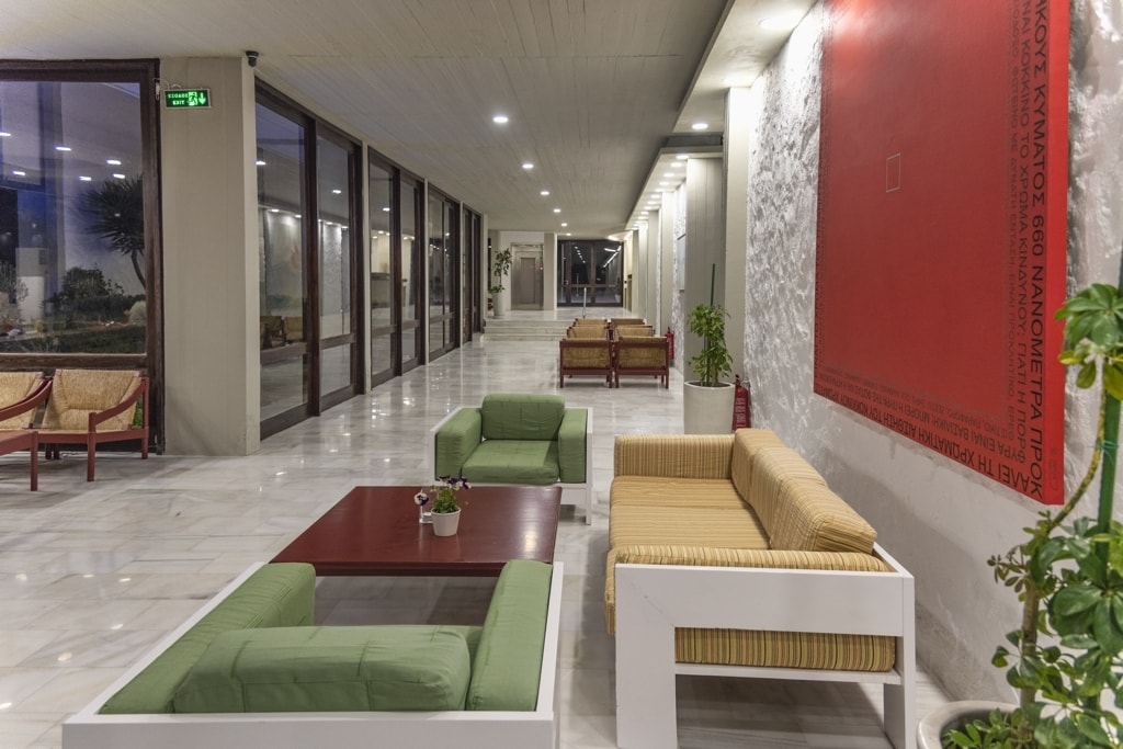 Hotel Apollo lobby.jpg