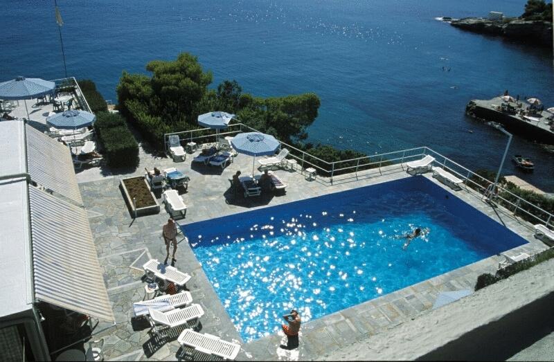 Hotel Apollo pool 1.jpg