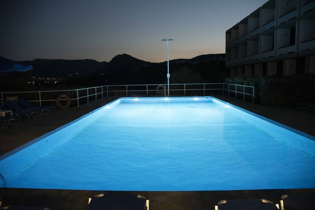 Hotel Apollo pool.jpg