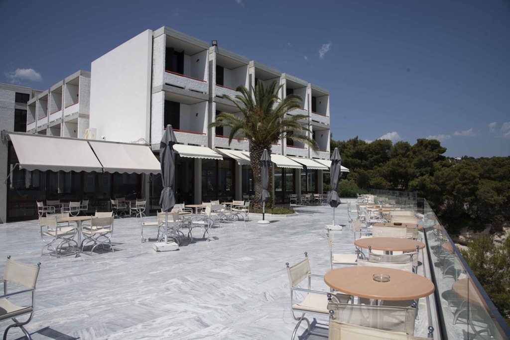 Hotel Apollo public balcony.jpg