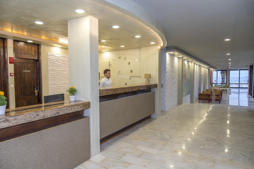 Hotel Apollo reception.jpg